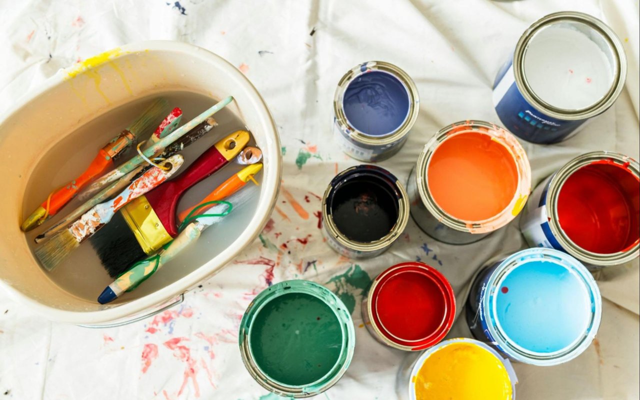 How to Choose Paint Colors That Enhance Staging in Hoboken Homes