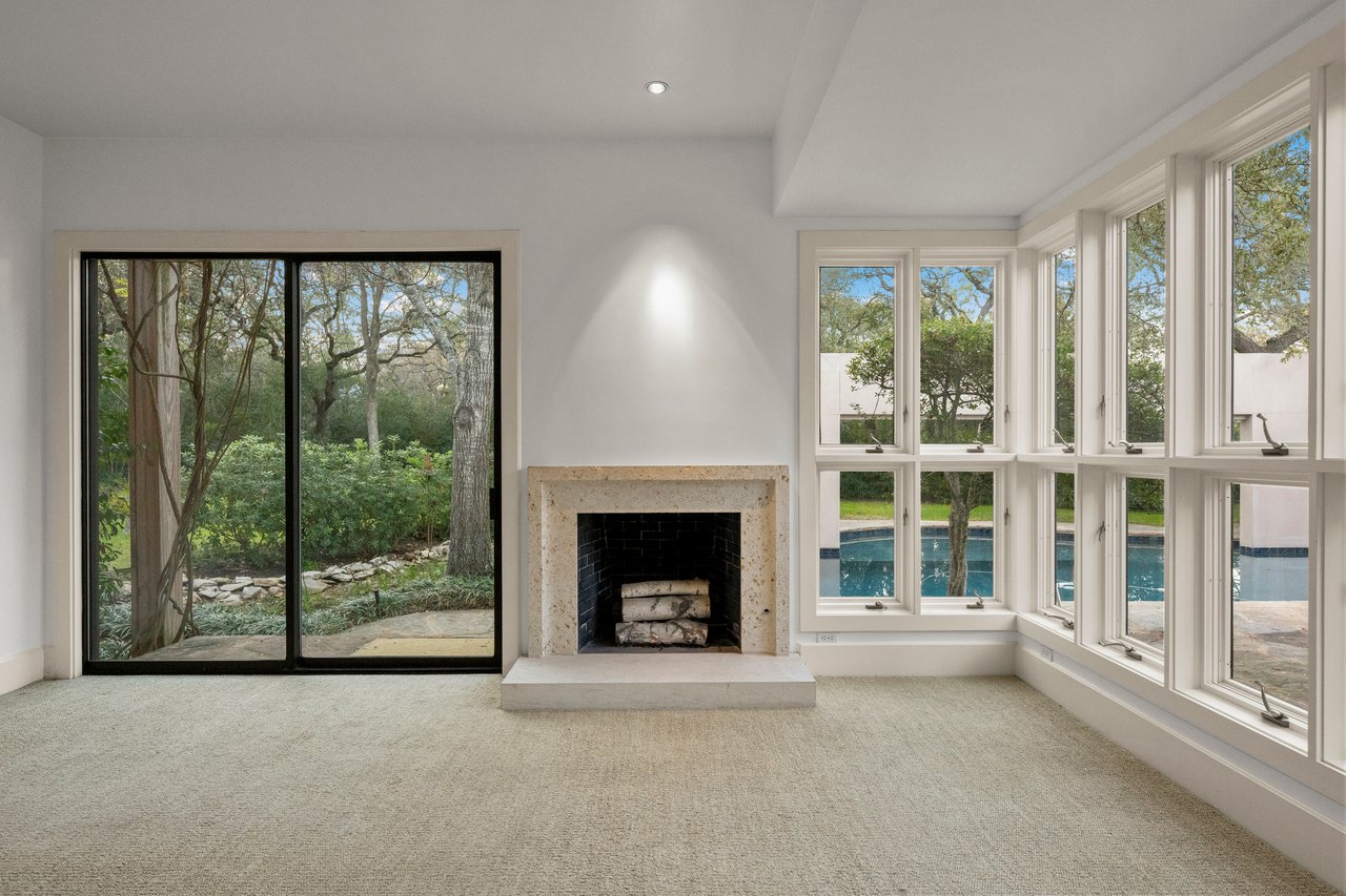 One of a Kind in West Lake Hills