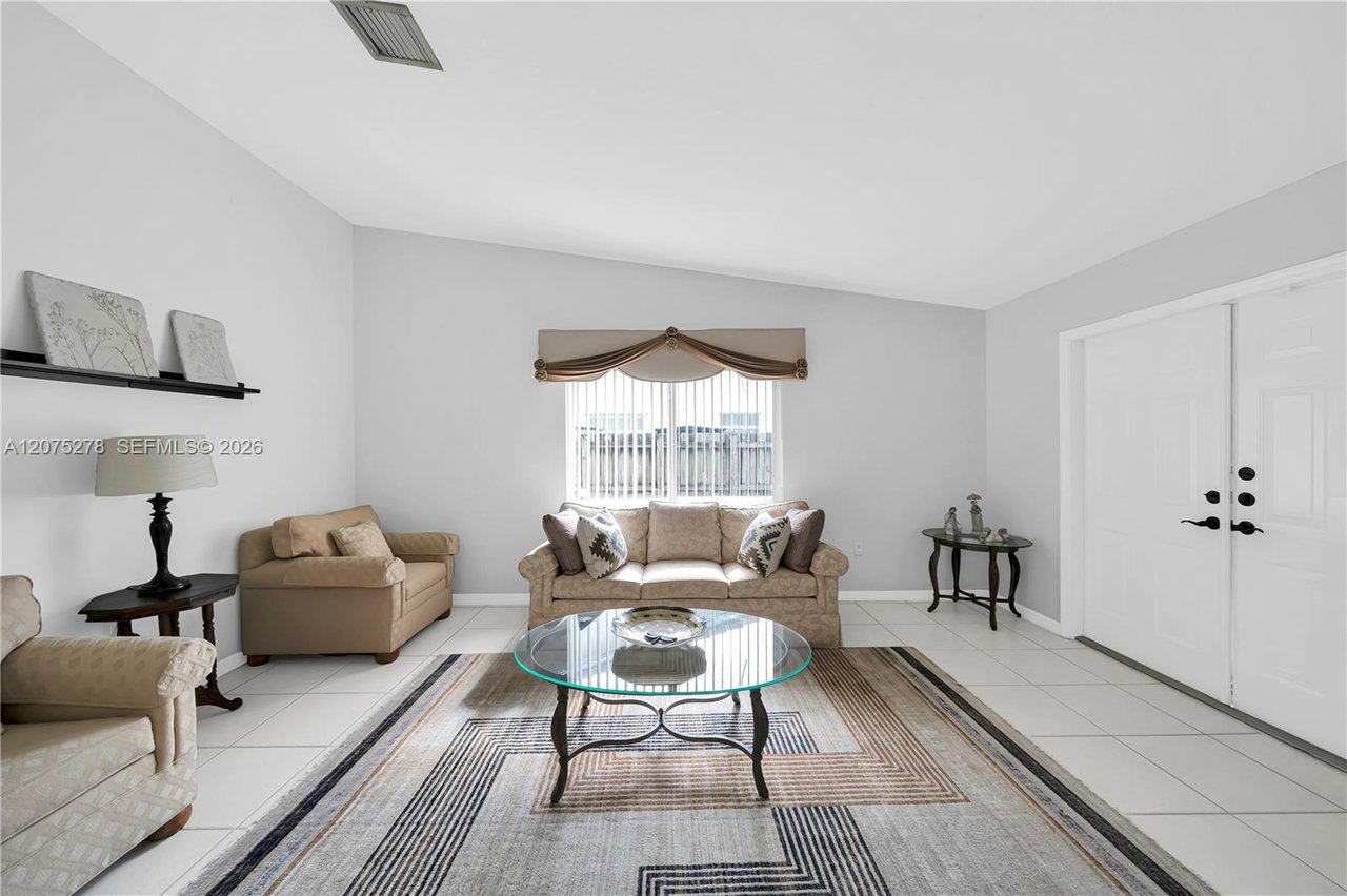 15123-sw-179-street-miami-fl-home-sold-living-area