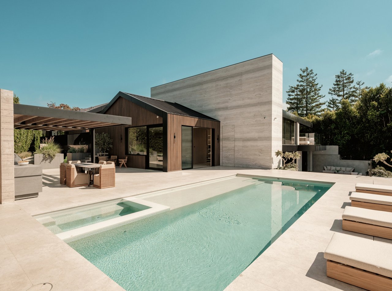 2555 La Mesa