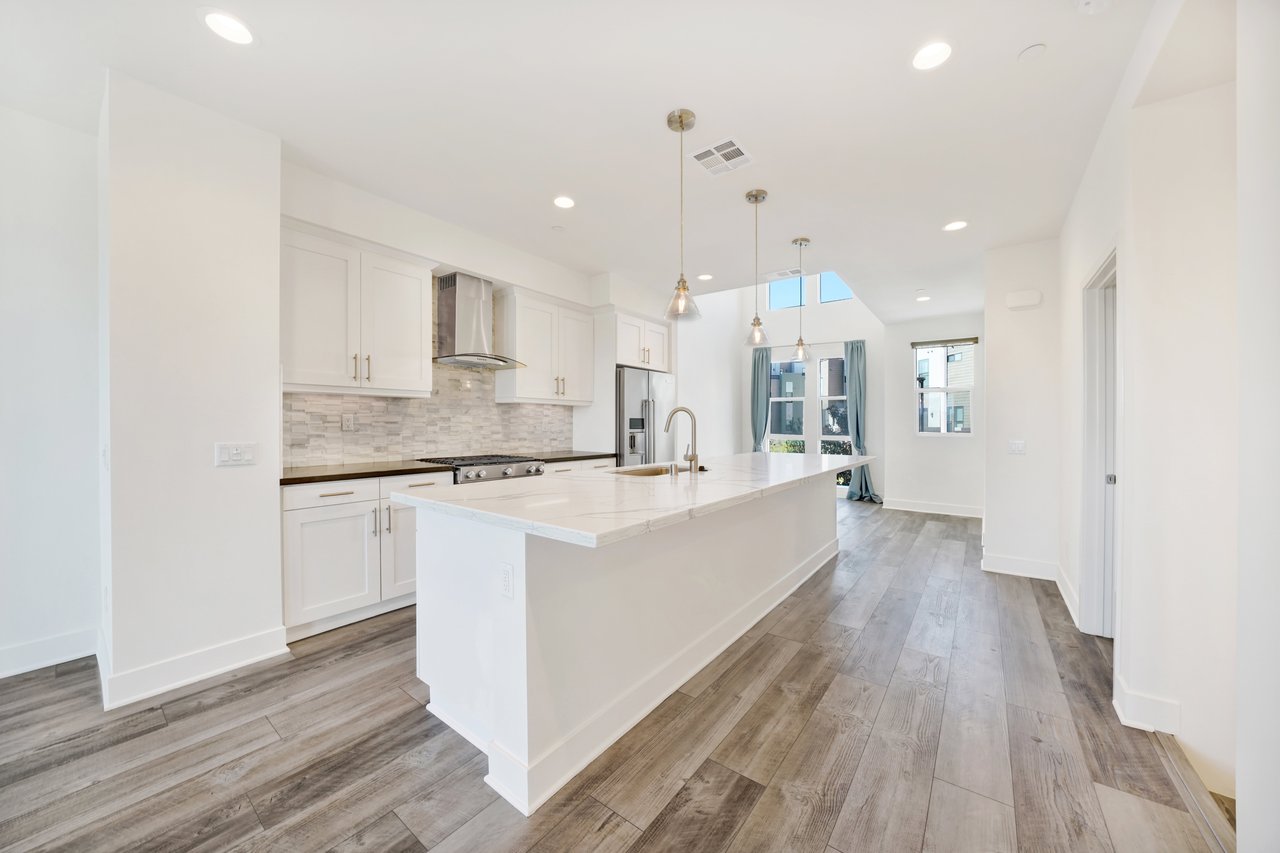 1658 Topanga