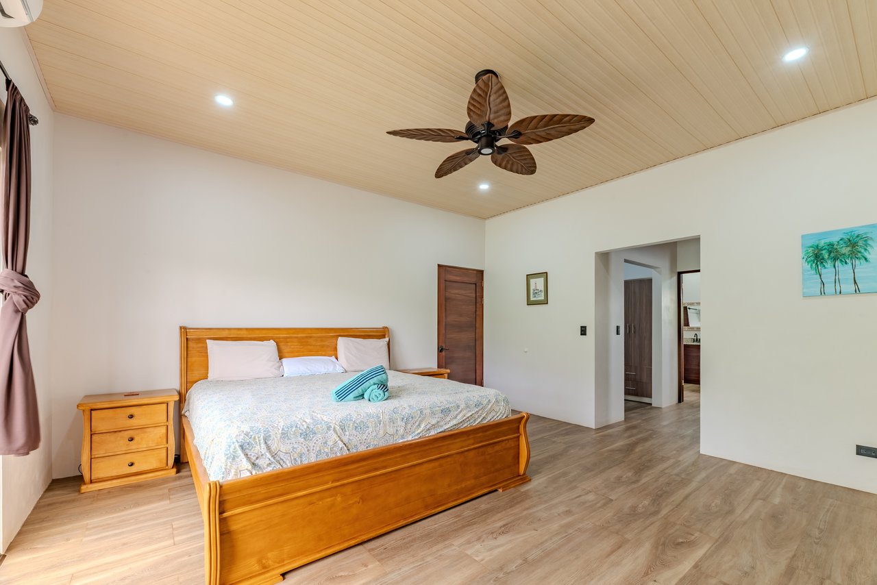 Vista de la Montaña House - Beautiful residence in the desirable Finca Los Alfaro - Quepos