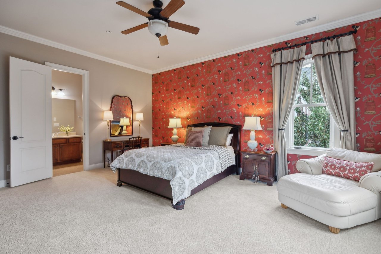 1025 Falling Leaf Cir