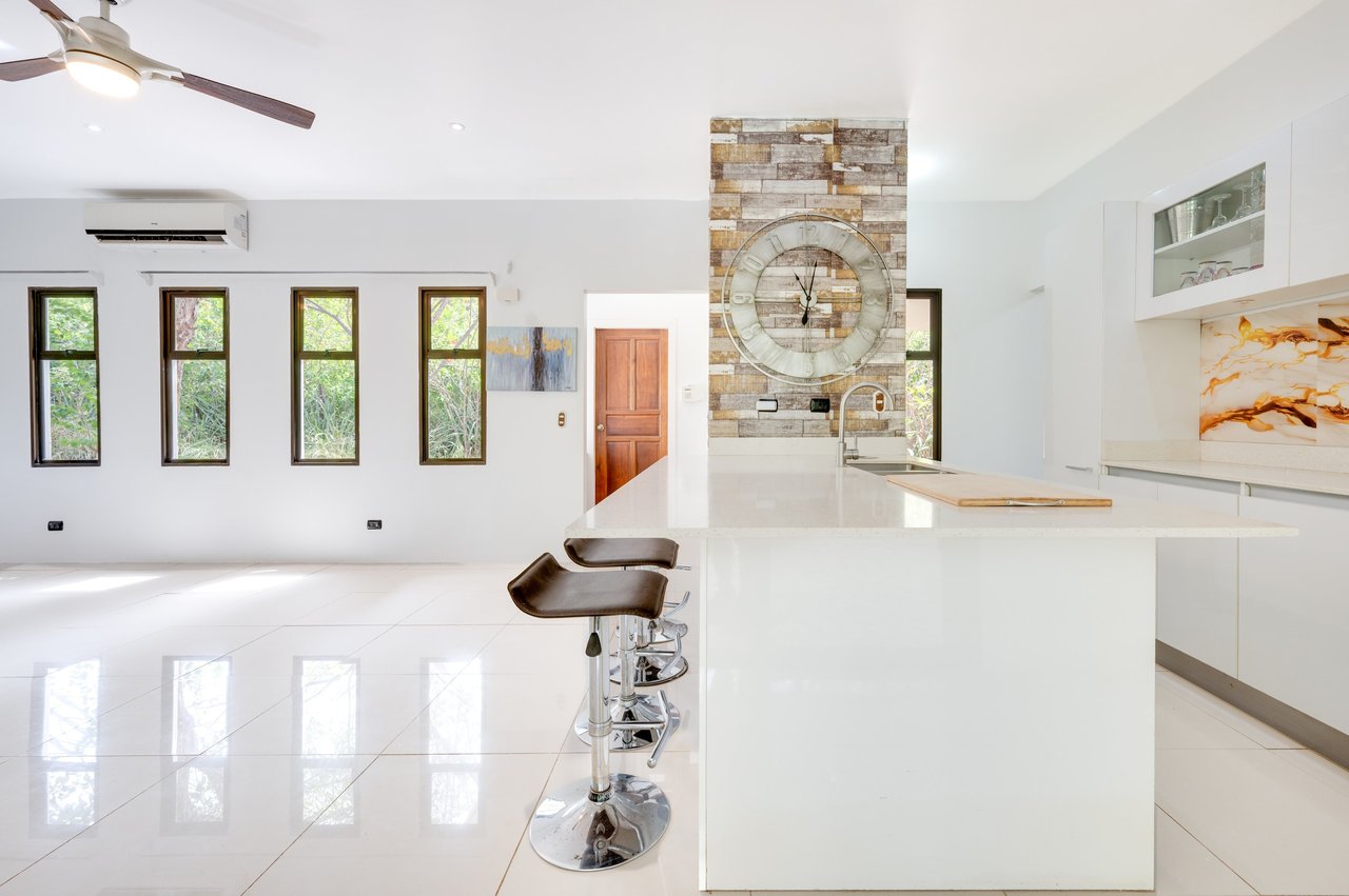 V-Iguana Finca Panamá | Large Property with Two Houses, Pool & Expansion Potential Near Tamarindo