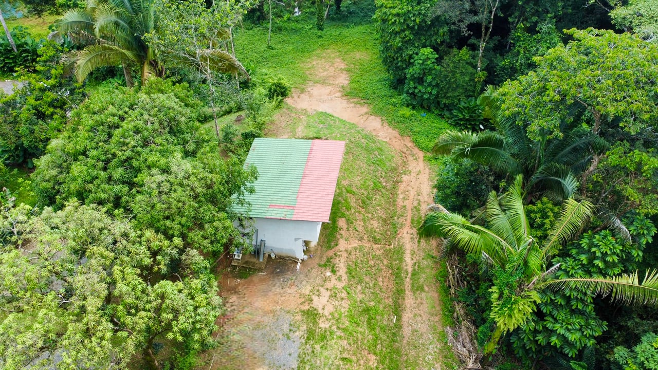 Investment Opportunity in Playa Hermosa – Fixer-Upper with Great Potential!