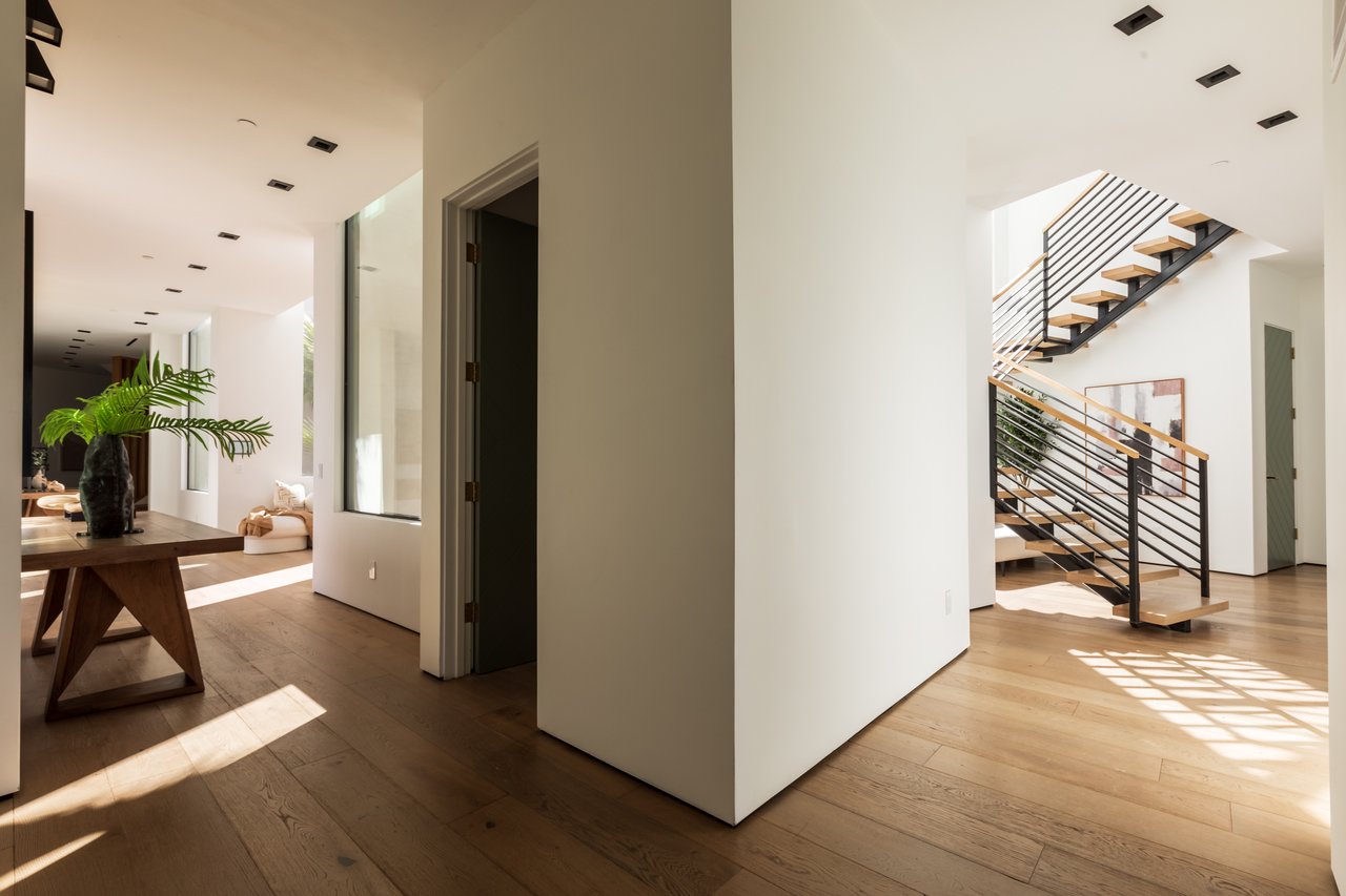 13331 Mulholland Dr, Beverly Hills