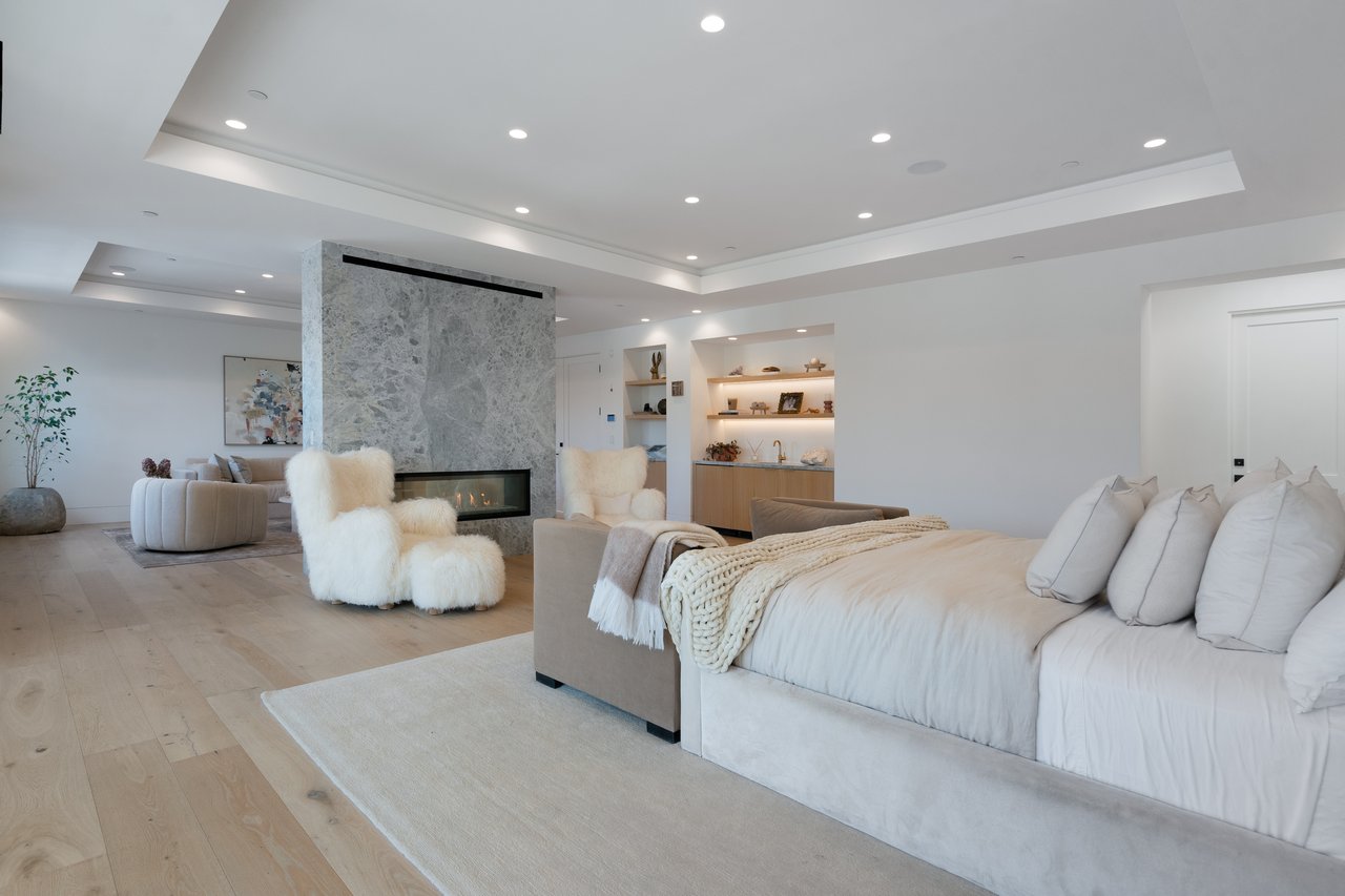 Sprawling Diamond