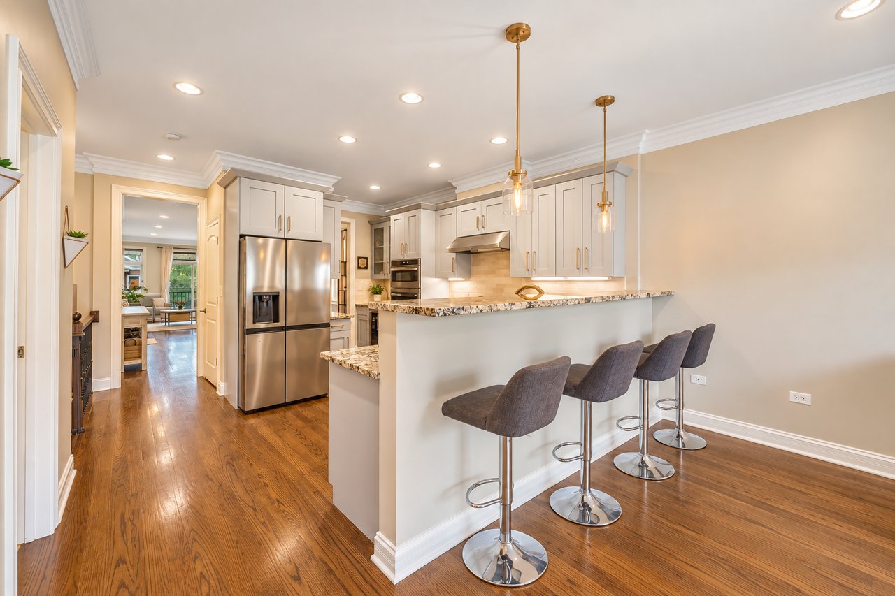 Kitchen peninsula with bar stool seating