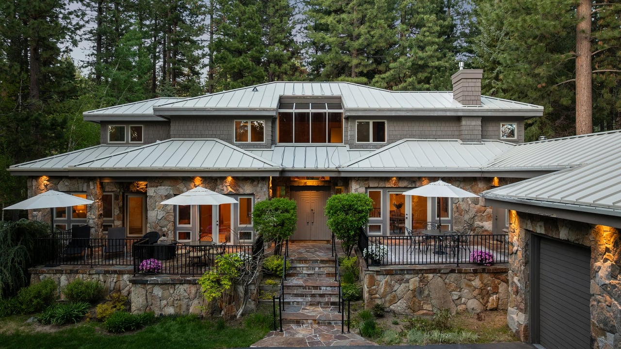 250 Estates Drive luxury estate in Incline Village, Nevada on a private 1.171-acre lot near Lake Tahoe