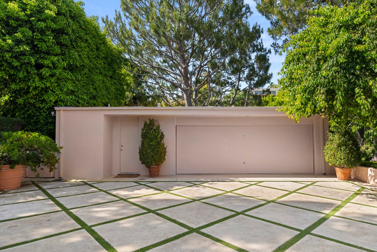 9032 Thrasher Ave, sunset strip