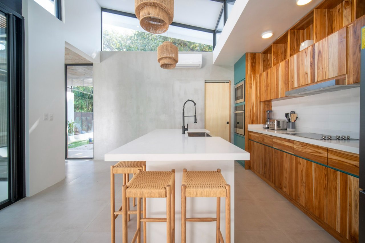 Casa Cenizaro | Elegant 4-Bed Tropical Retreat with Pool in Surfside, Potrero