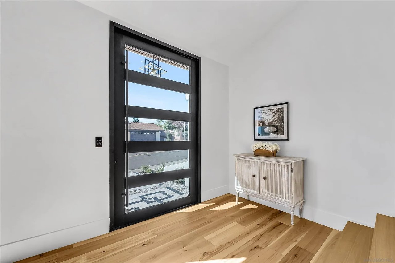 2241 Avenida Salvador