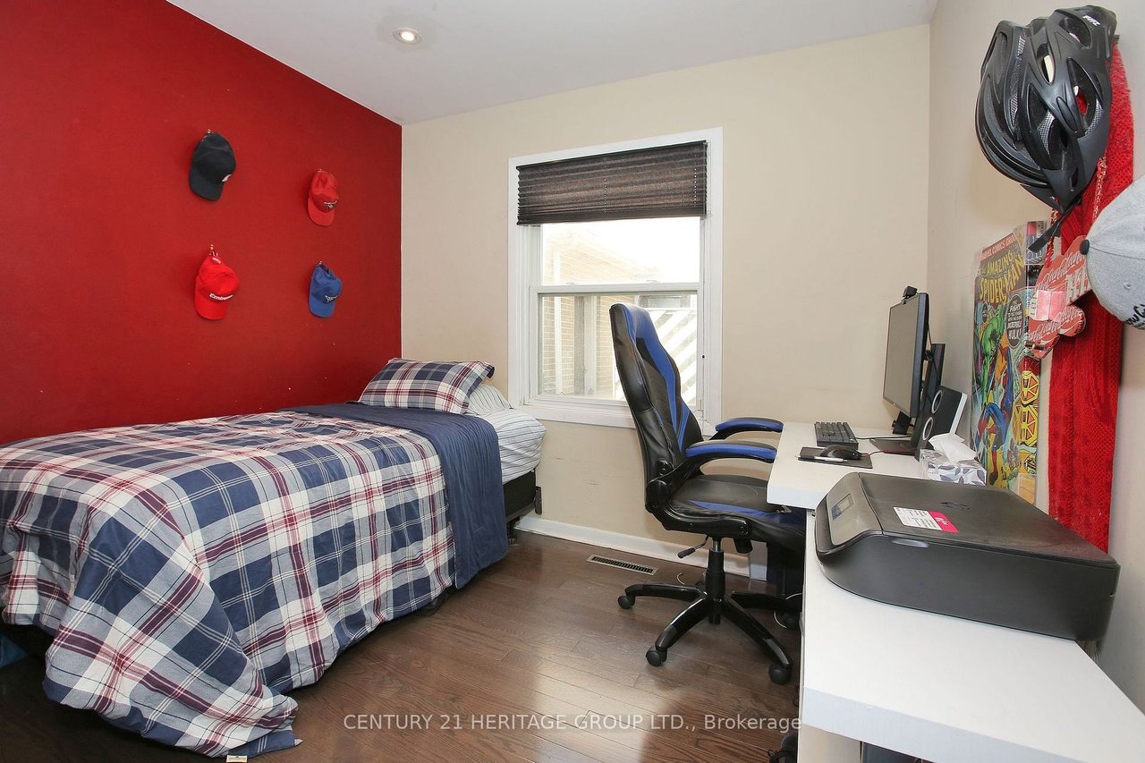  Beautifully Renovated Interior 