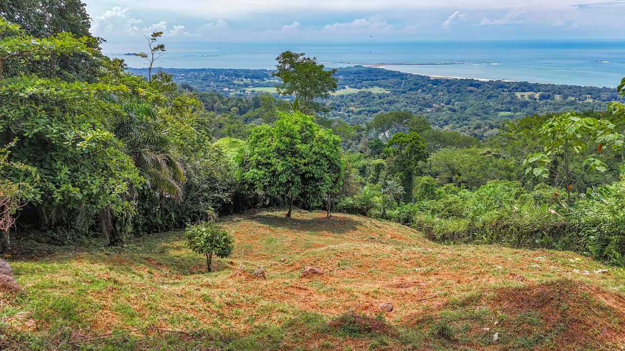 Large Uvita Lot With Whale’s Tail Ocean Views, Sunsets & Legal Water – Ready to Build!