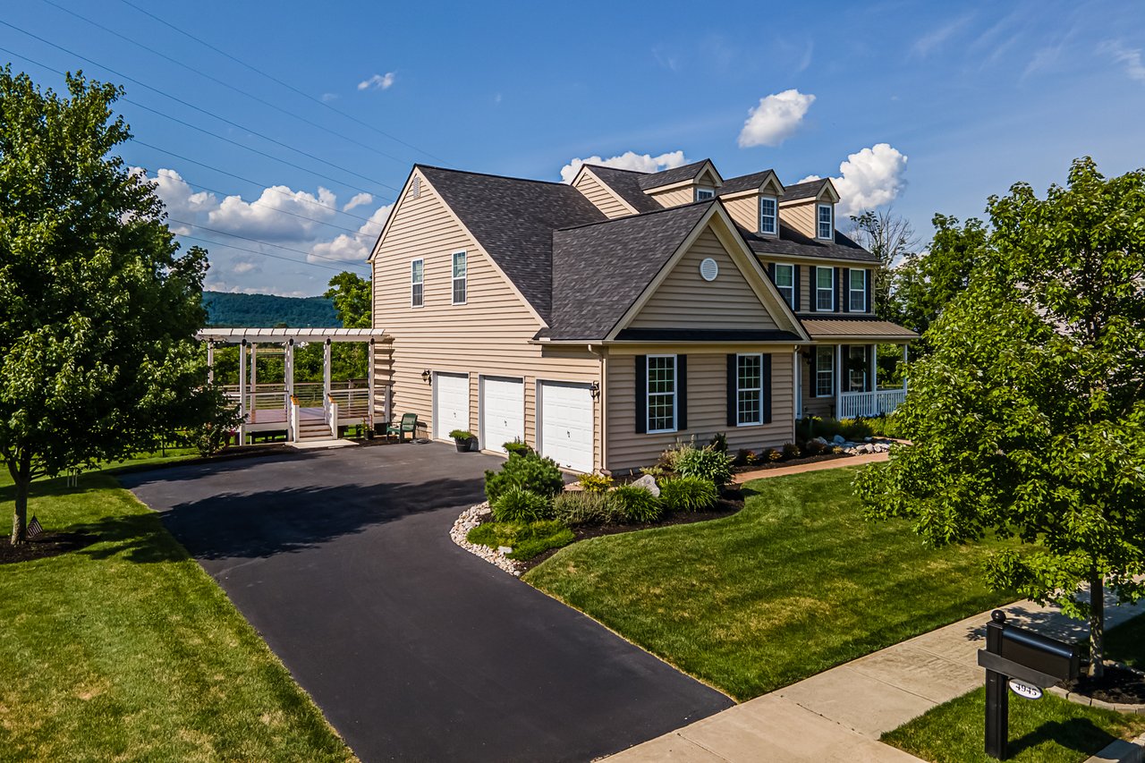 4945 Curly Horse Drive