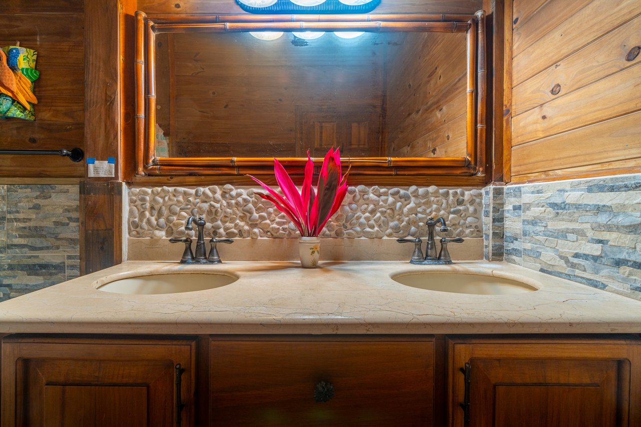 VILLA KRISTINA MARIA - 3.84 ACRES - PERLA DE BALLENA ESTATES