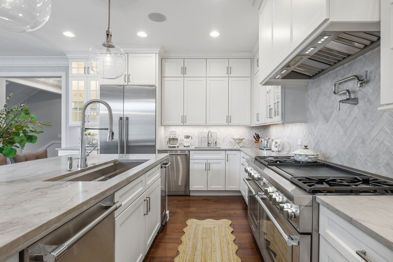 618 Buckingham Place