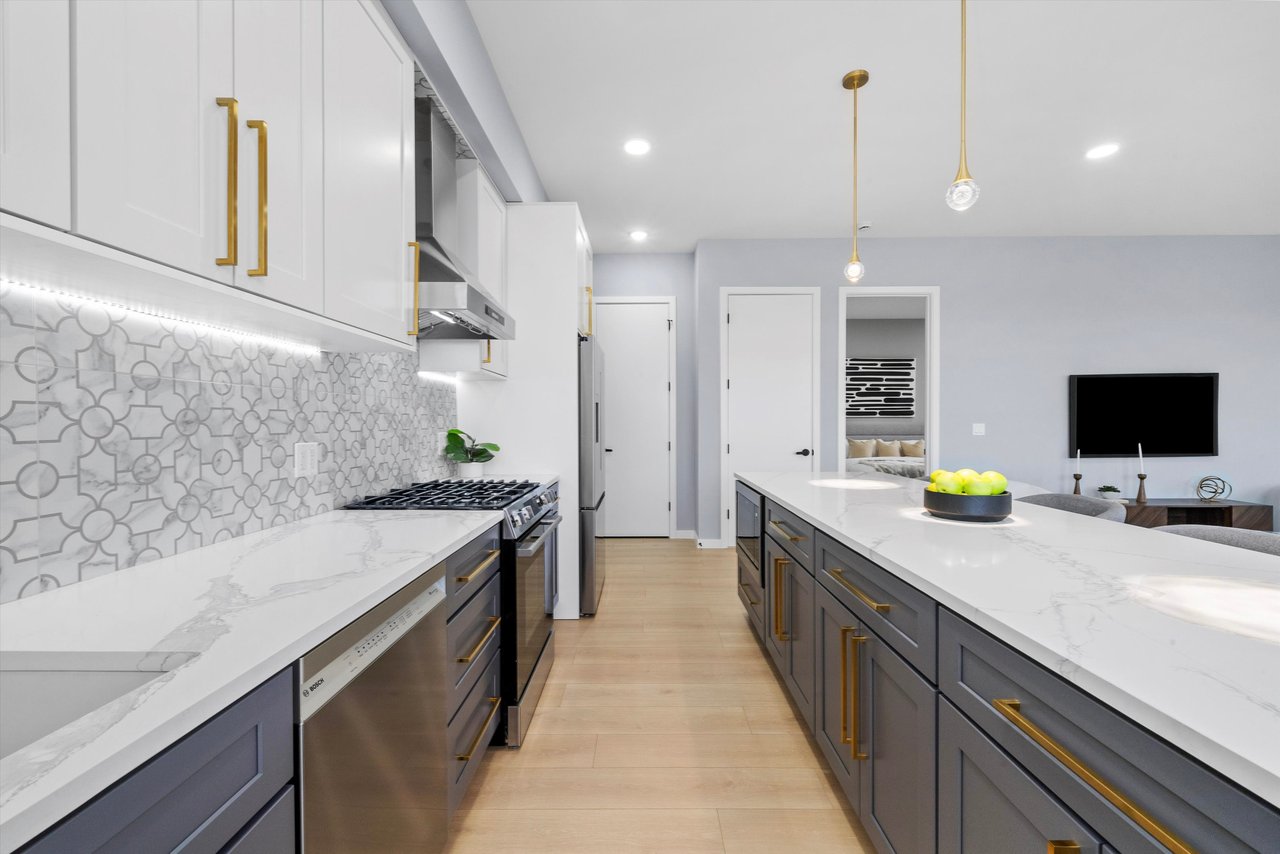 5830 N Lincoln Ave Chicago, IL 60659