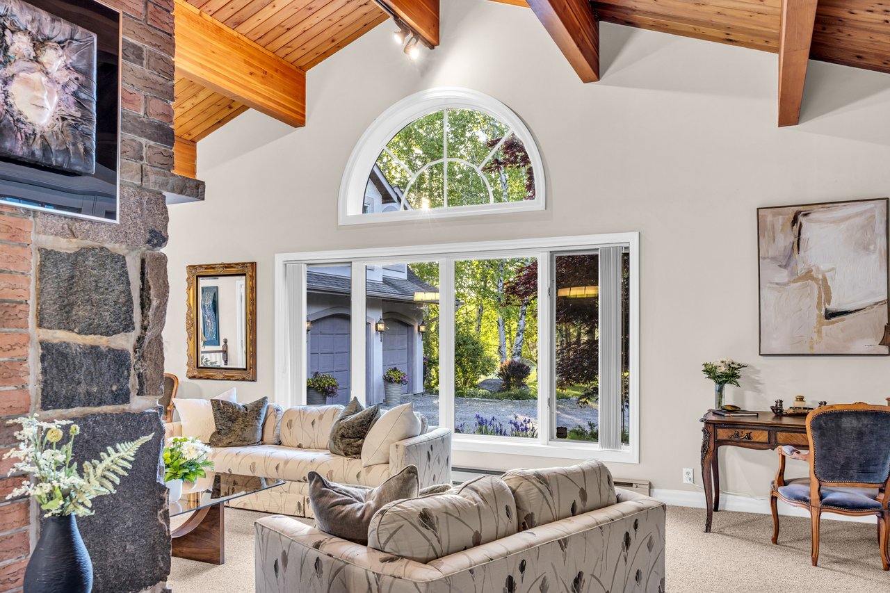 2360 8 Side Road, Burlington