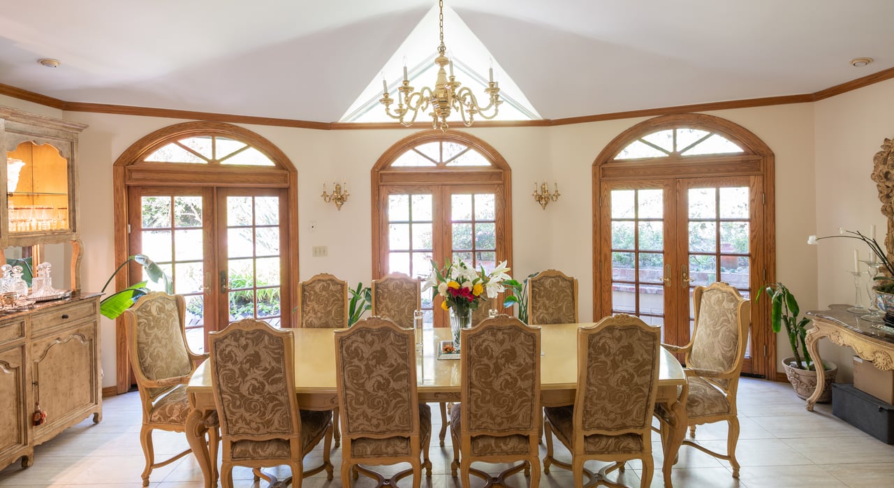 9415 Cherokee Ln, Beverly Hills