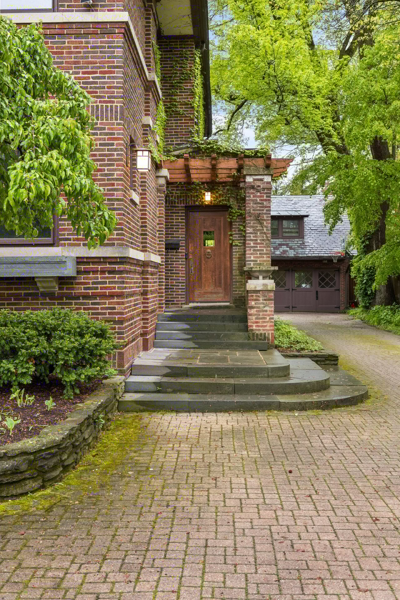 212 Sheridan Rd