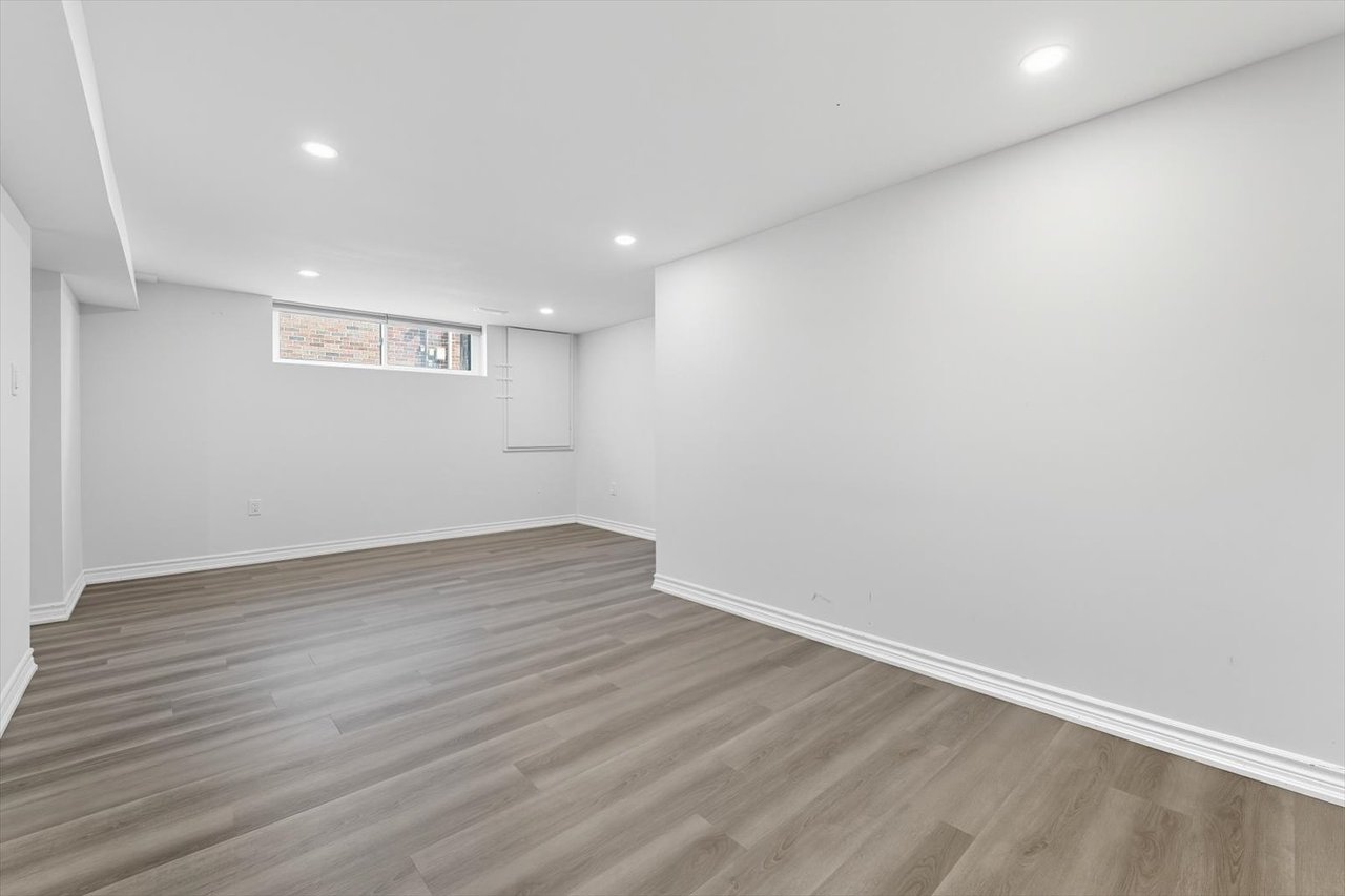 1624 Coram Cres