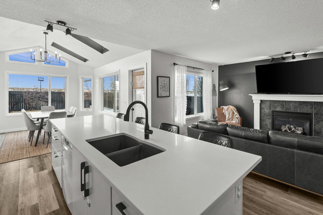 218 Coville Circle NE