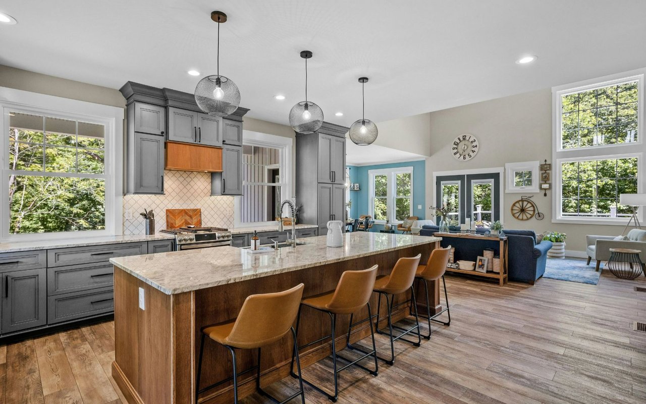 Waterfront or Golf Access in Naples?