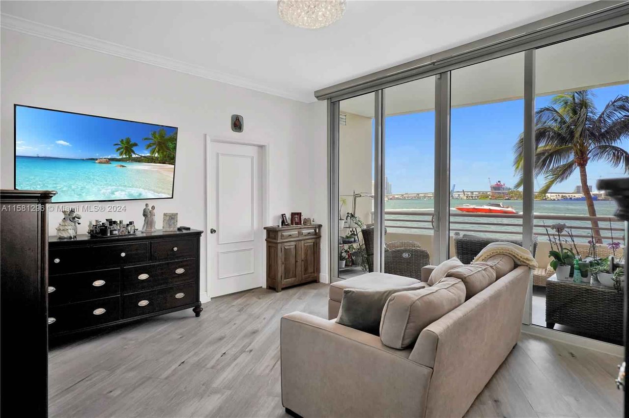 848 Brickell Key Dr Unit 204