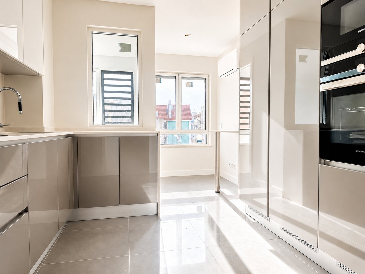 Luxury 3-Bedroom Apartment for Sale Near Lisbon with Tagus River Views & Parking
