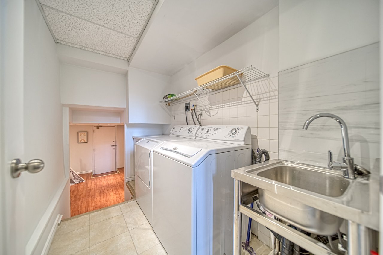 155 Woodbine Ave #5, Toronto
