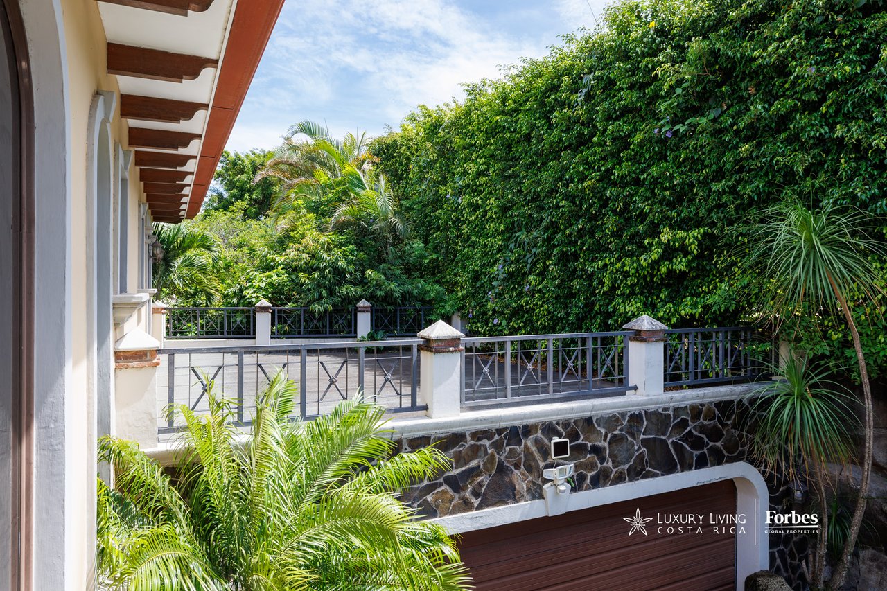 21471 - Luxury colonial house with 4 bedrooms, office, terrace and pool