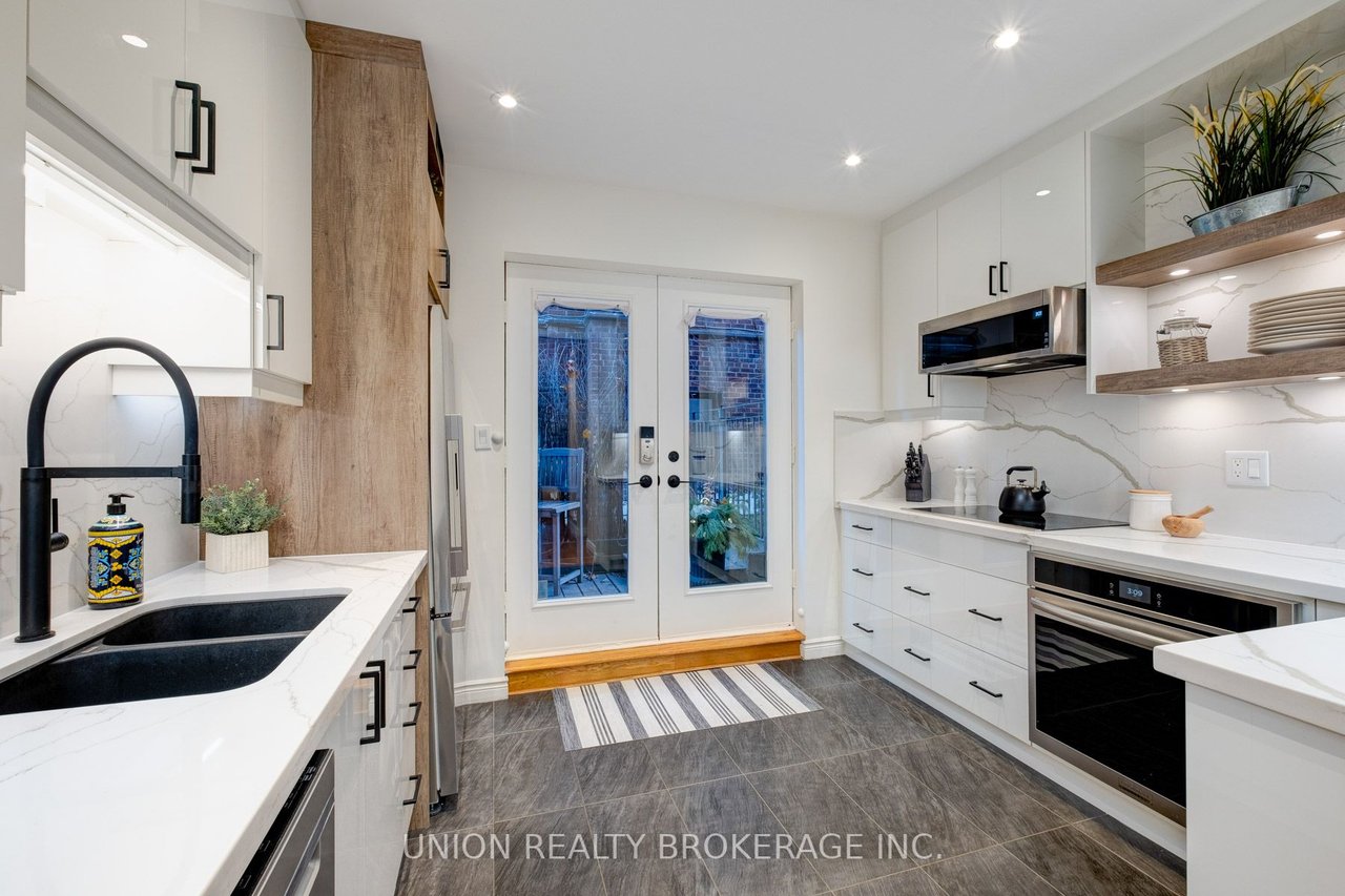 15 Glen Manor Dr, Ste 101 & 5