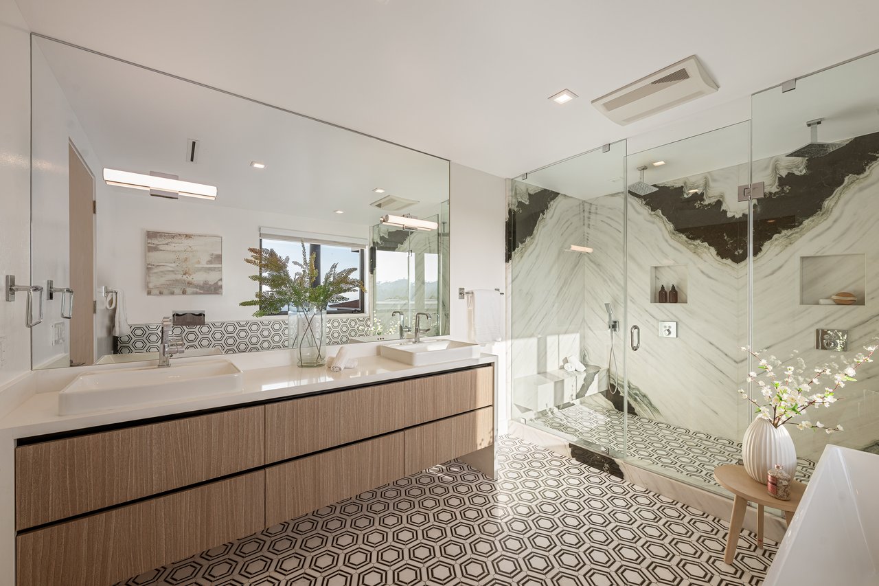 7911 Oceanus Dr, Hollywood HIlls