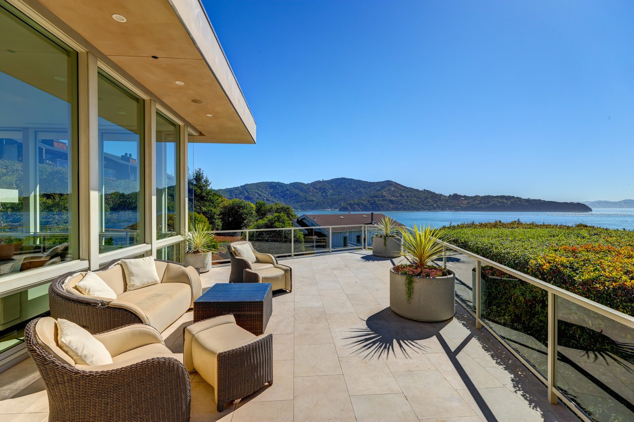 Dramatic Contemporary Architecture and Golden Gate Bridge Views