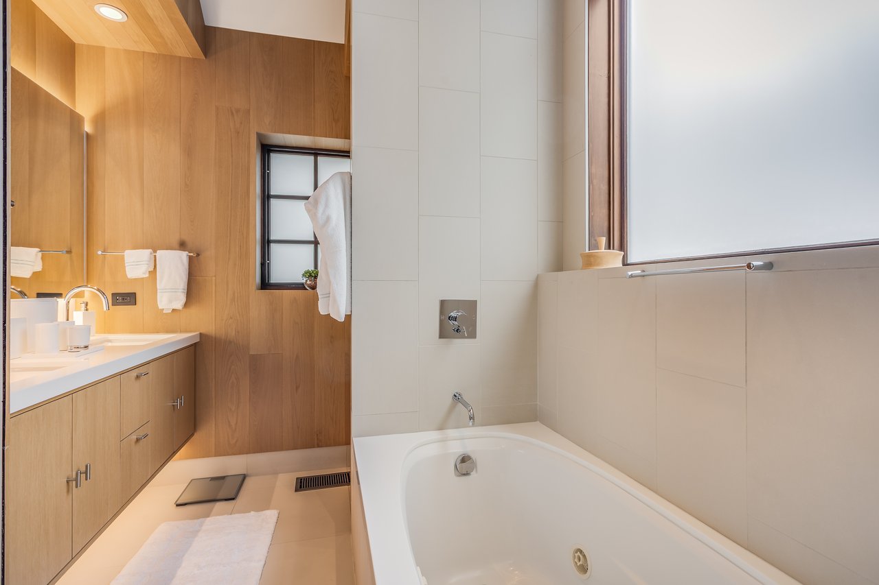 Edgewood Lane Masterpiece