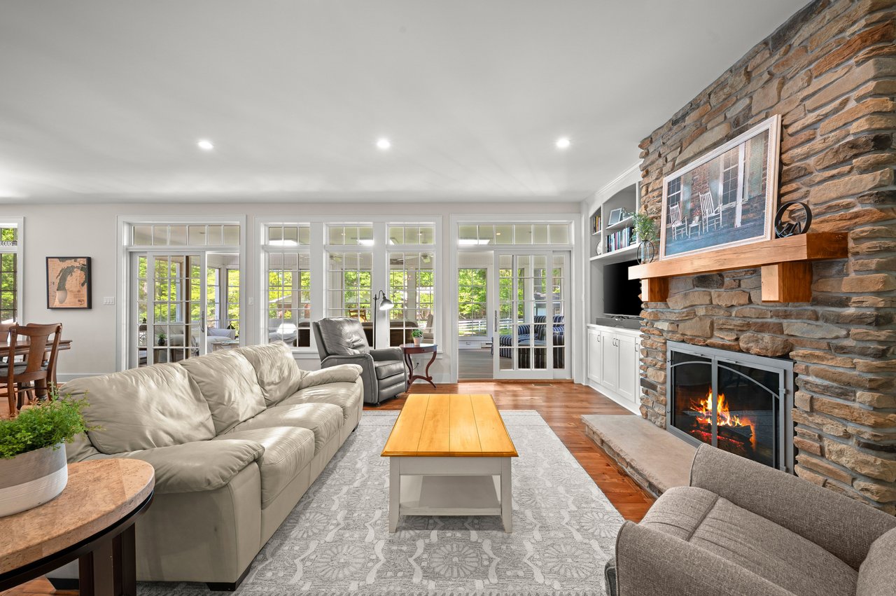 47118 Oak Avenue, Grand Beach, MI 49117