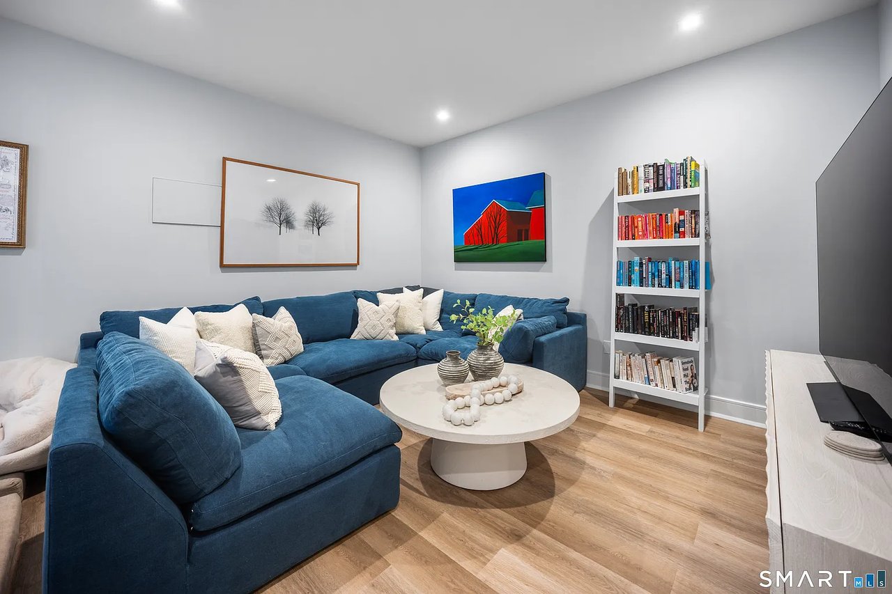 18 Vani Court
