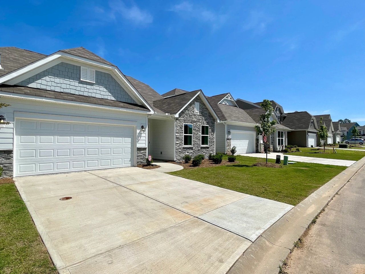 SOLD- Discover Modern Elegance: Move-In Ready Gem at 552 Bartoli Ct., Simpsonville SC – Offered by David Locke of Locke and Key Associates