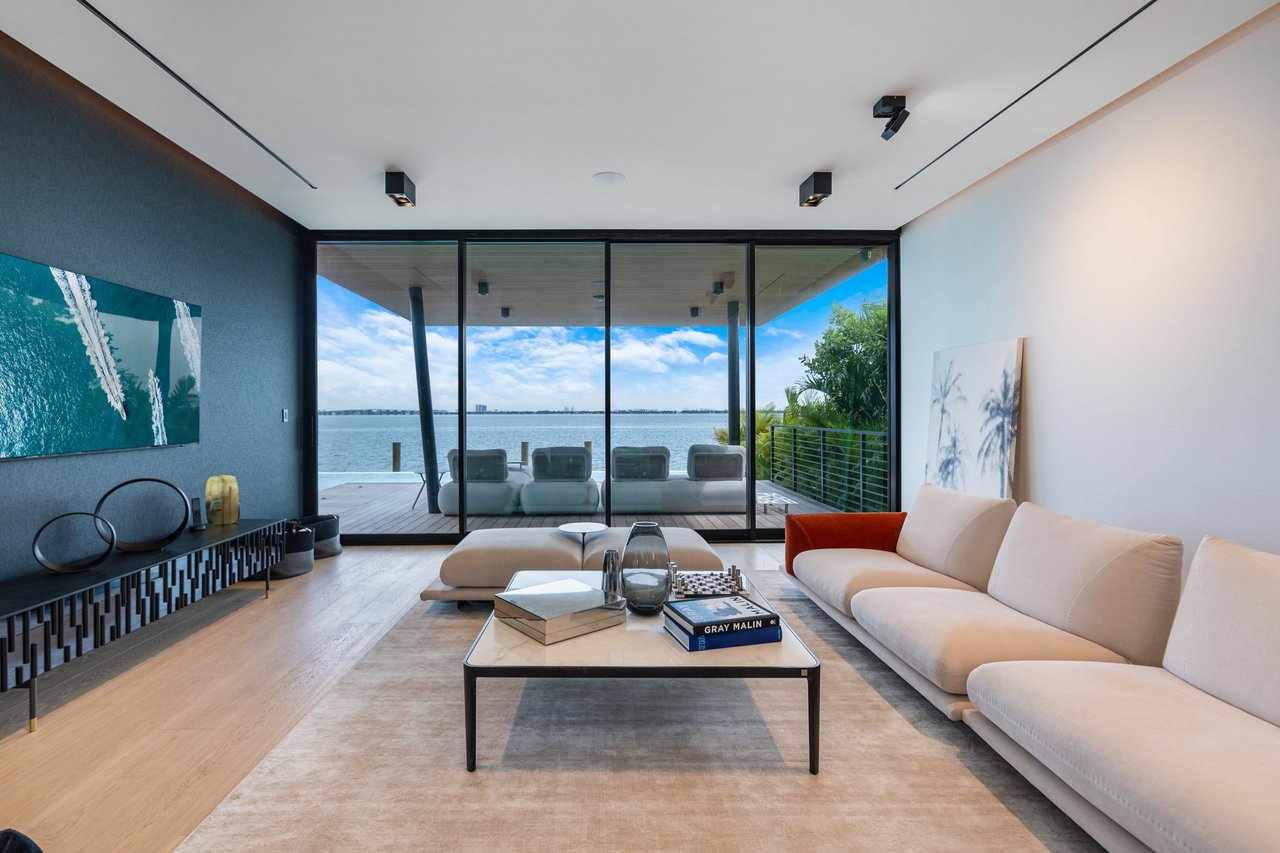 February 2025 | Sabal Development, led by Pascal Nicolai, Finalizes $20.6 Million Sale of Exquisite Venetian Island Estate