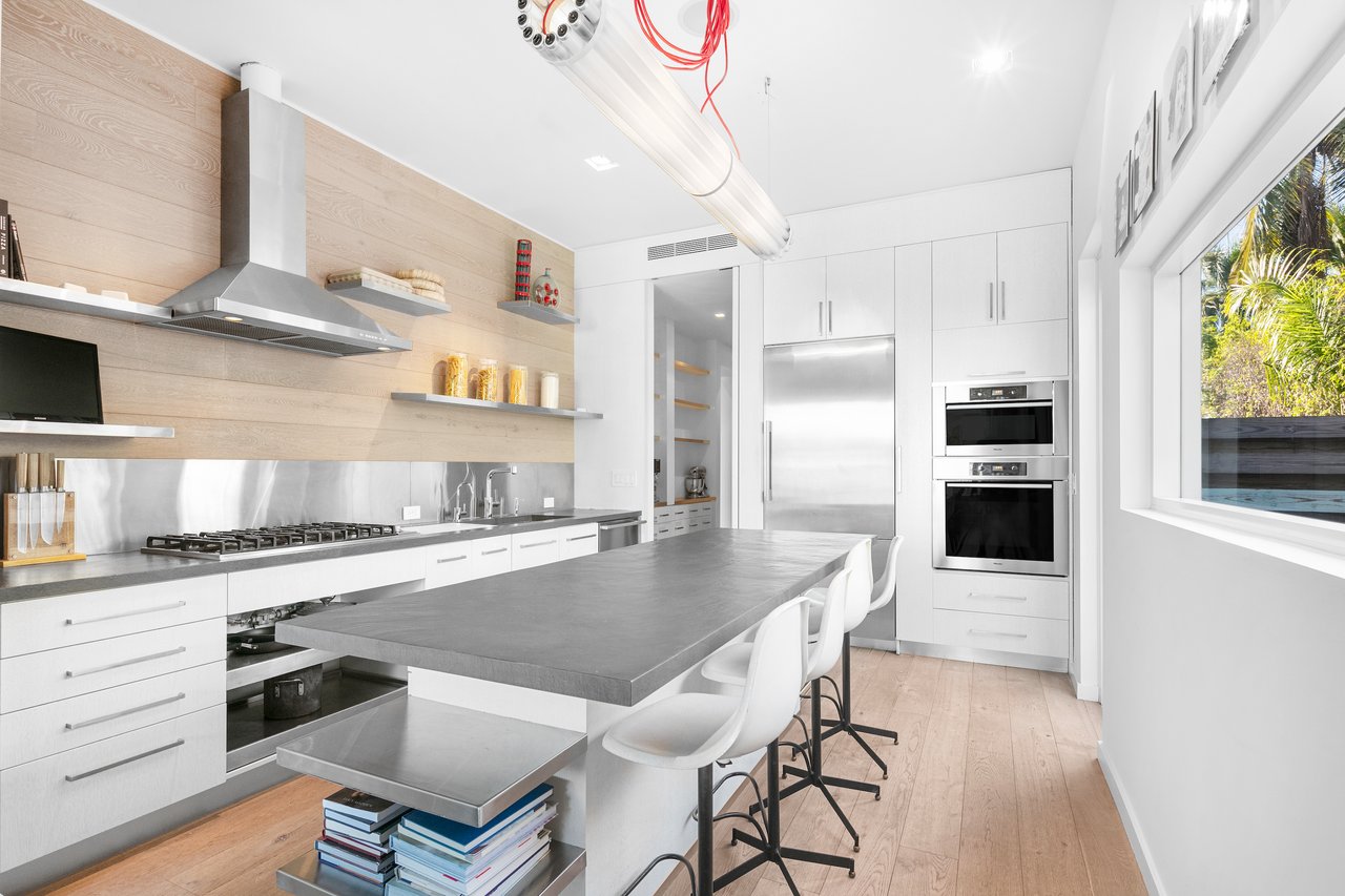441 E Dilido Dr