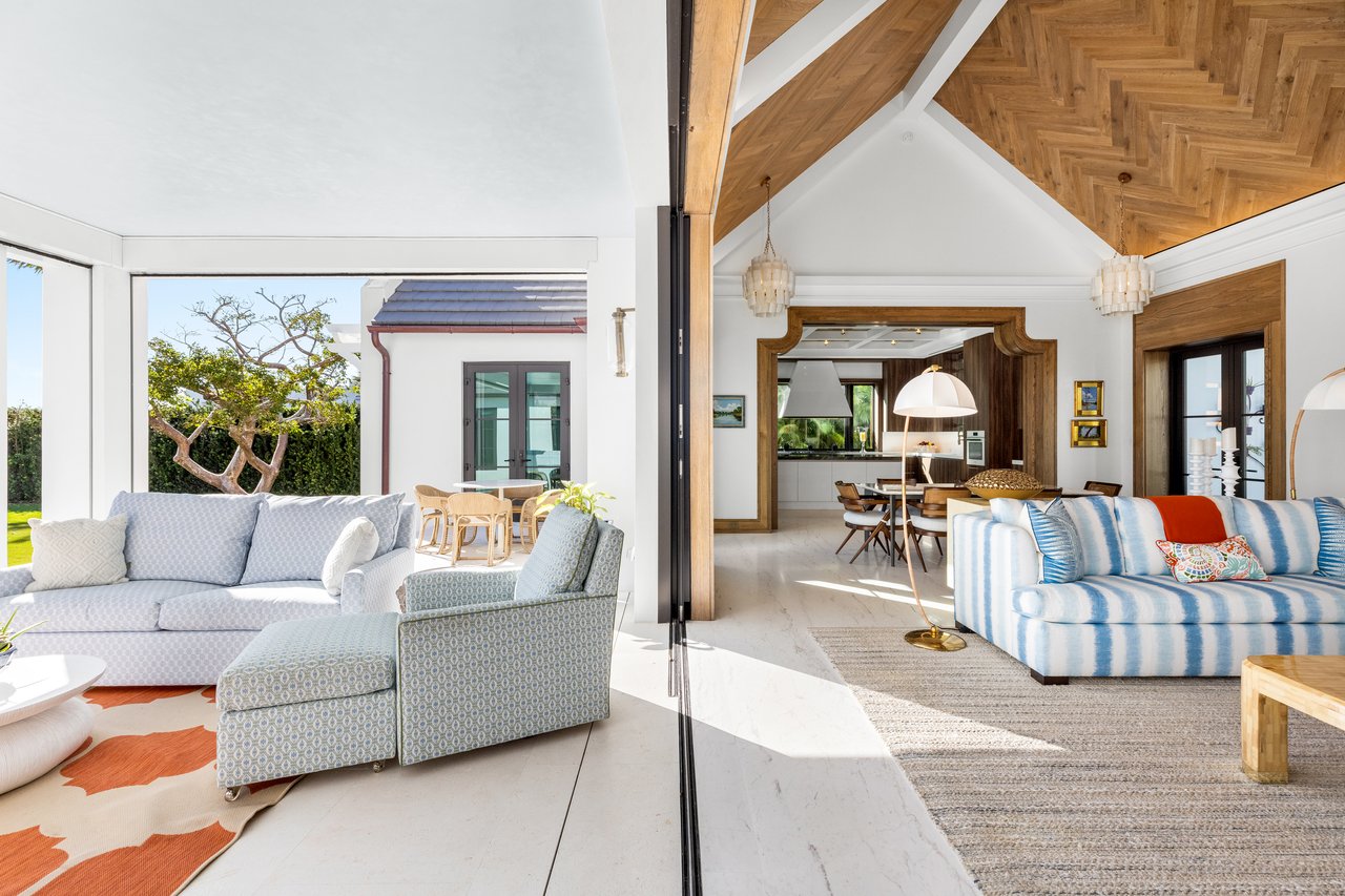 Dutch Colonial Direct Waterfront