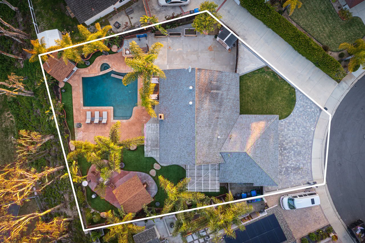 23965 Carrillo Dr