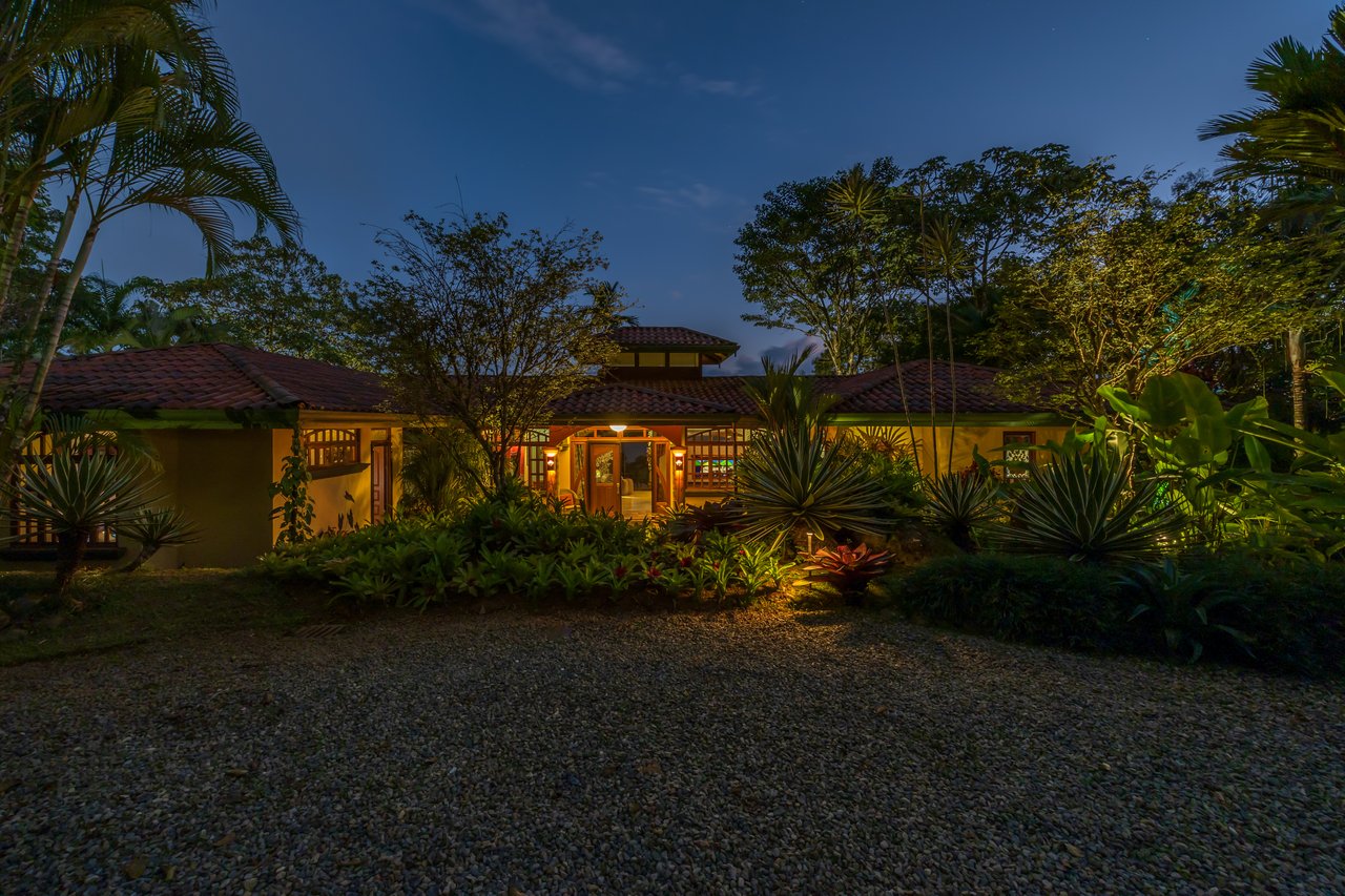 Costa Verde Estates Oceanview Home with Guest House