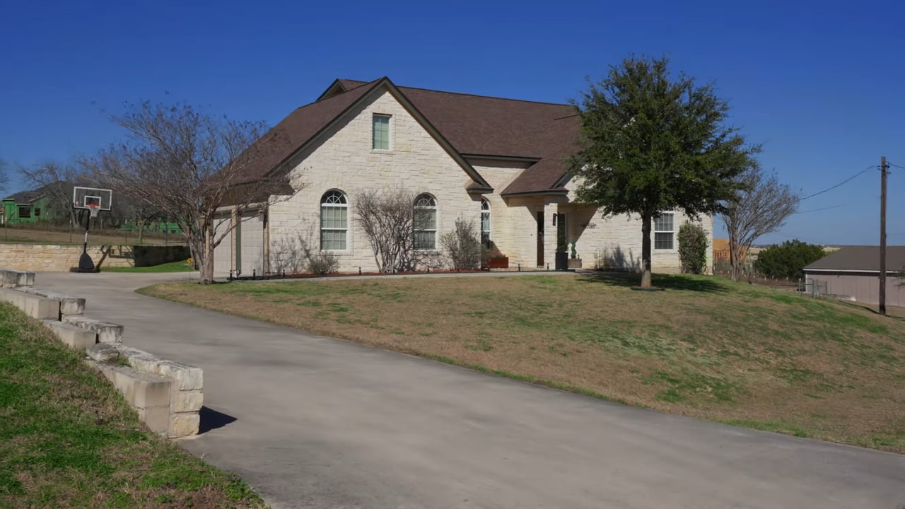Home For Sale in Buda, TX - 657 Woodbrook Trl | Buda, TX | 78610