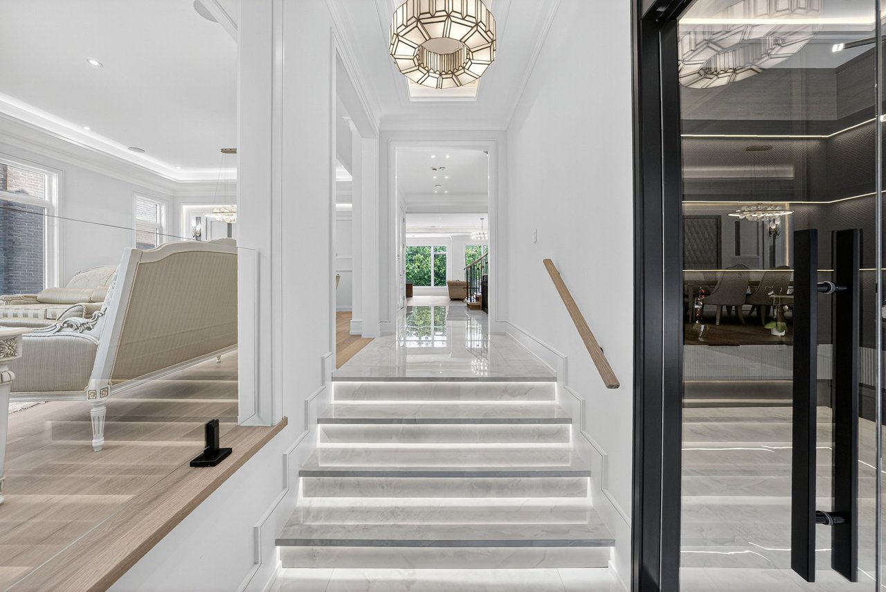 Distinctive Luxury Residence