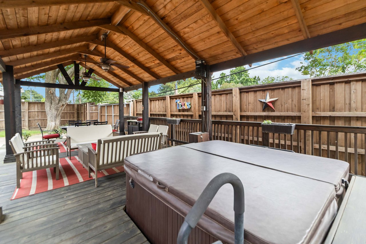 5818 Meadowick Dr