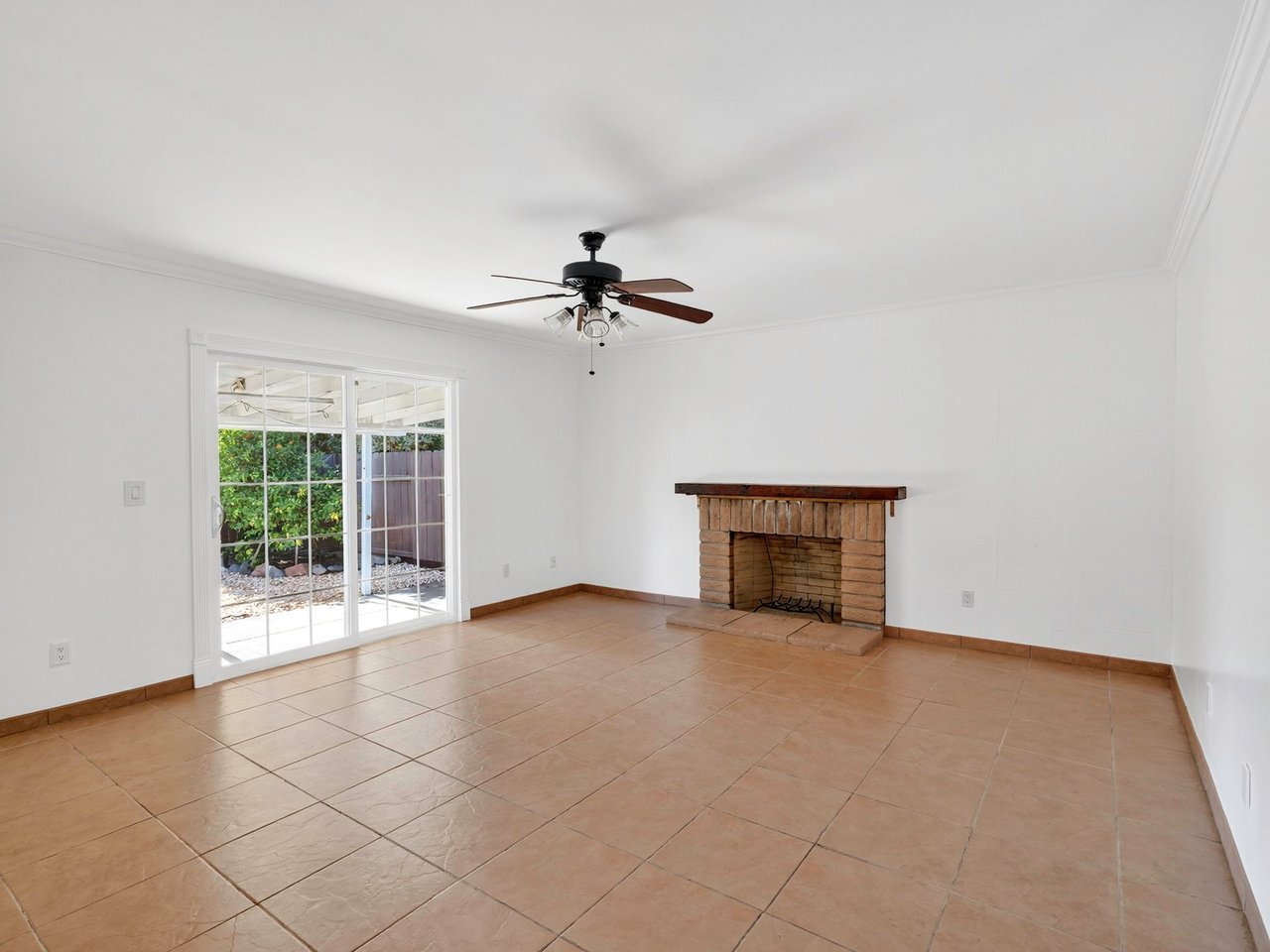 844 Cedarwood Ln