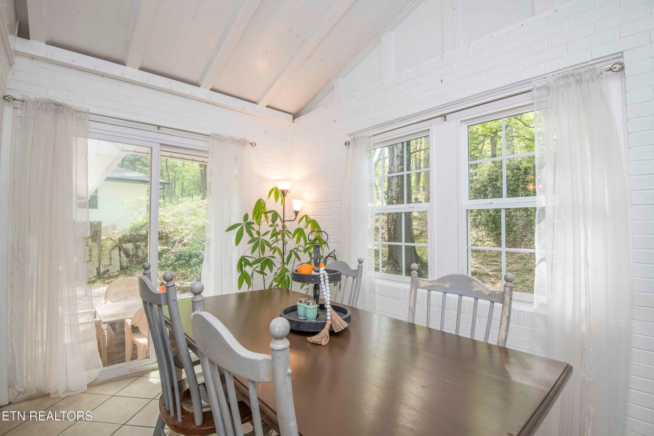 1212 Pilleaux Dr