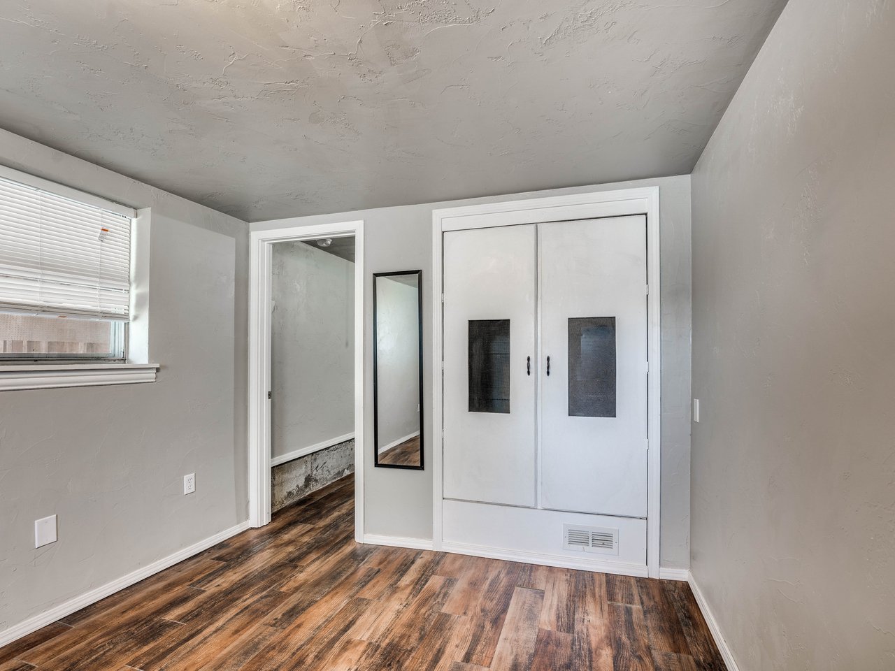 1313 Laverne